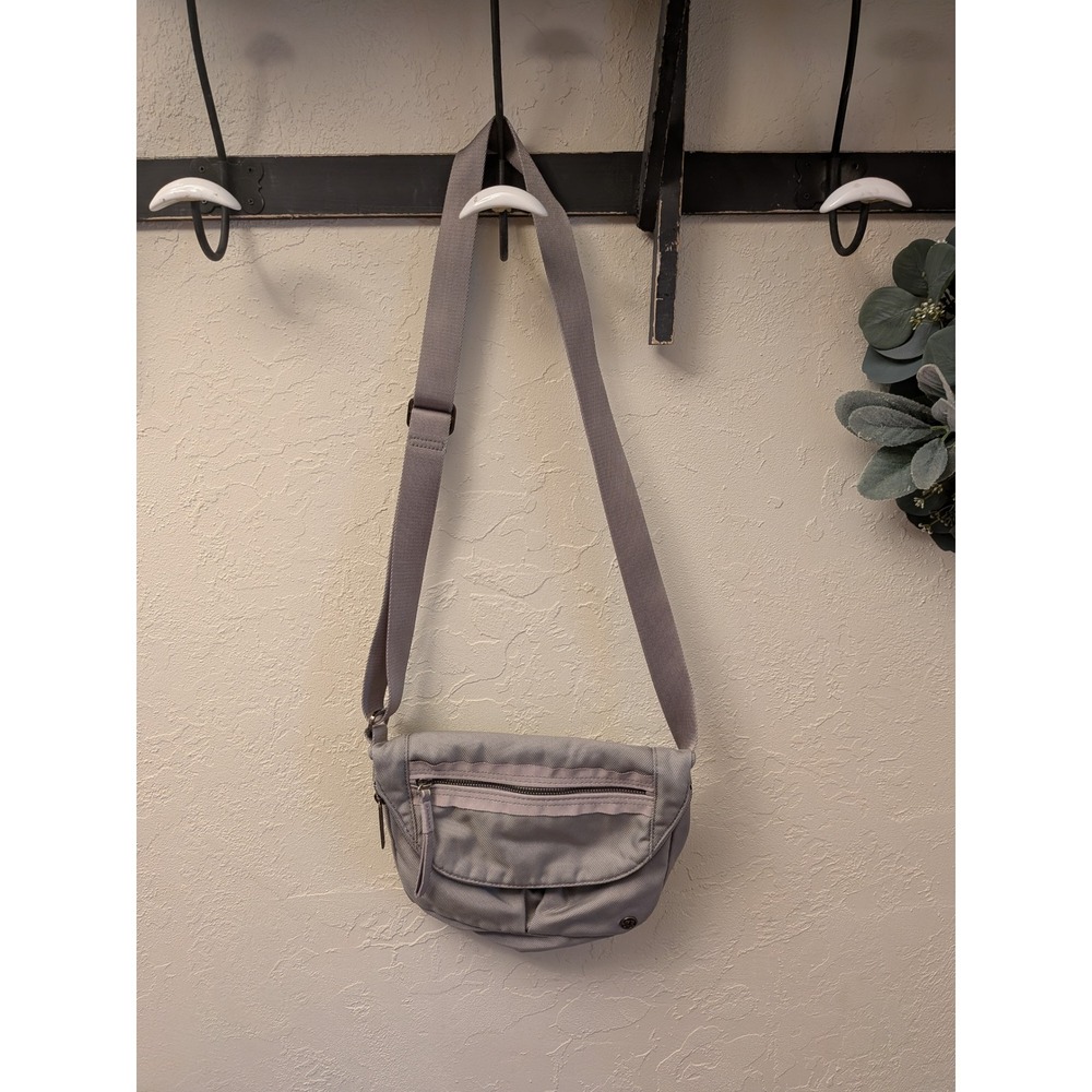 Lululemon Everywhere Belt Bag‎ Small Crossbody Messenger Bag Grey Nylon